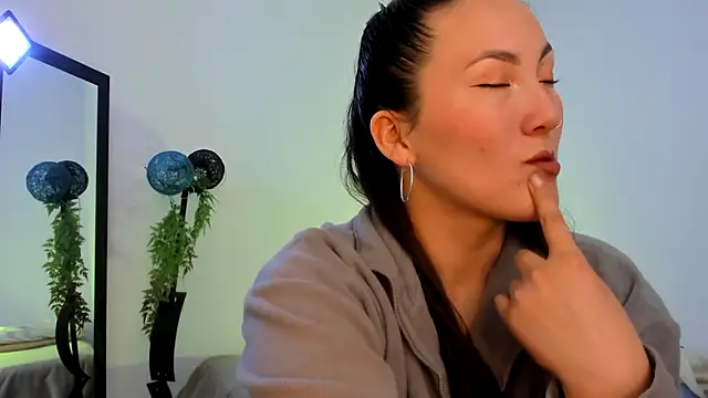 Elle Lee  online show from January 2025 03:05:02 AM