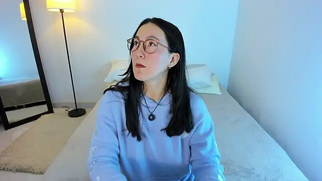 Elle Lee  online show from March 2026 12:40:02 AM