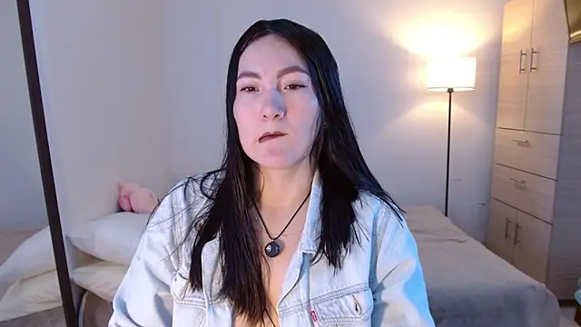 Elle Lee  online show from March 2026 04:56:02 PM