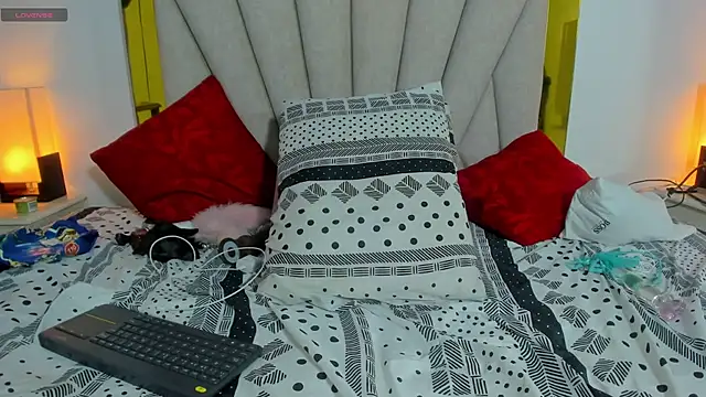 Snapshot of vahiolet_fuentes chatting on December 2024 09:18:02 AM vahiolet fuentes online show from December 2024 09:18:02 AM