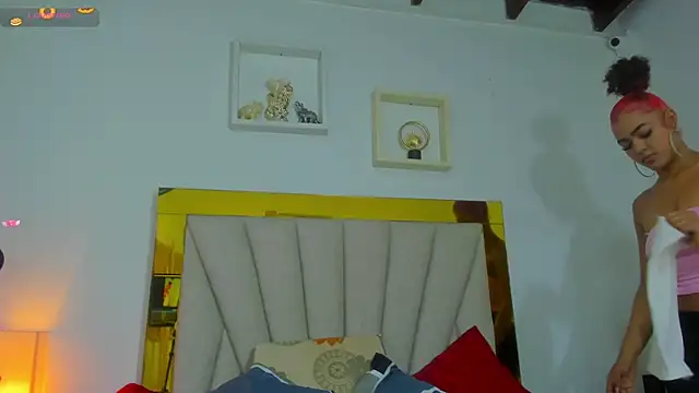 Snapshot of vahiolet_fuentes chatting on December 2024 03:03:02 AM vahiolet fuentes online show from December 2024 03:03:02 AM