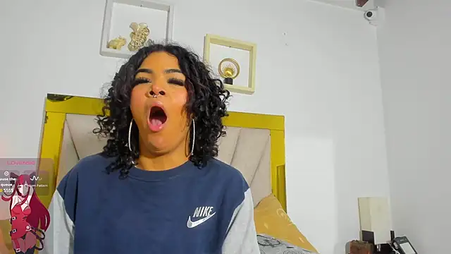 Snapshot of vahiolet_fuentes chatting on January 2025 03:11:01 AM vahiolet fuentes online show from January 2025 03:11:01 AM