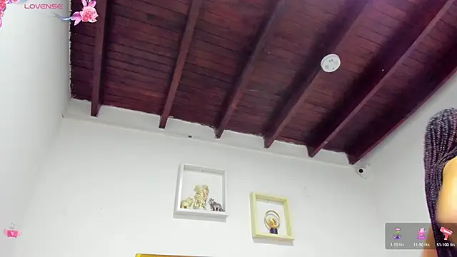 Snapshot of vahiolet_fuentes chatting on October 2025 03:02:02 AM vahiolet fuentes online show from October 2025 03:02:02 AM