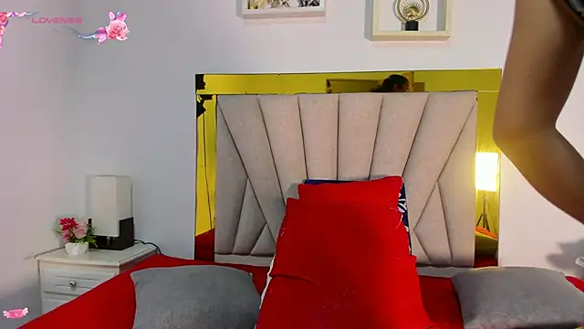 Snapshot of vahiolet_fuentes chatting on October 2025 03:06:01 AM vahiolet fuentes online show from October 2025 03:06:01 AM