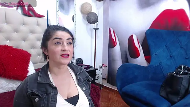 Snapshot of karenlennox1 chatting on February 2025 12:53:02 AM karenlennox1 online show from February 2025 12:53:02 AM