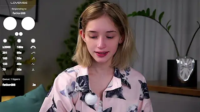 Snapshot of EdlinHargus chatting on January 2025 01:43:02 AM EdlinHargus online show from January 2025 01:43:02 AM