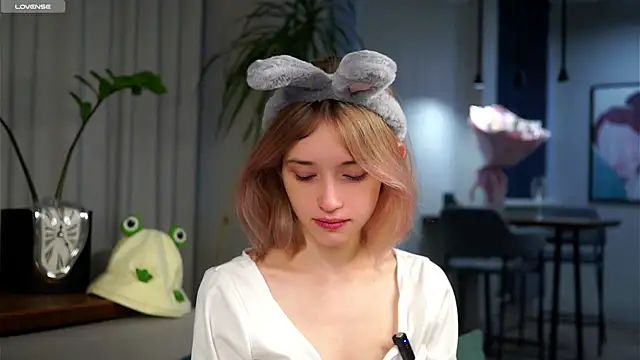 Snapshot of EdlinHargus chatting on February 2025 01:50:02 AM EdlinHargus online show from February 2025 01:50:02 AM