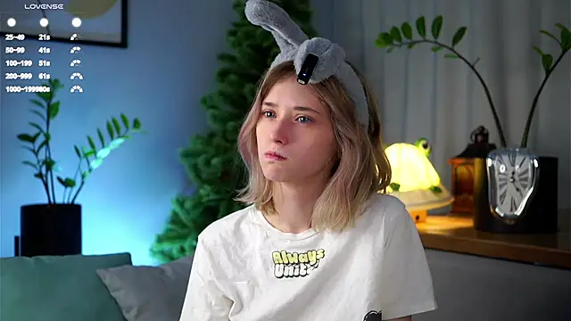 Snapshot of EdlinHargus chatting on February 2025 11:10:02 PM EdlinHargus online show from February 2025 11:10:02 PM