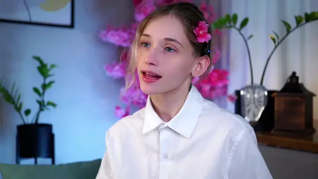 Snapshot of EdlinHargus chatting on March 2025 07:51:02 AM EdlinHargus online show from March 2025 07:51:02 AM