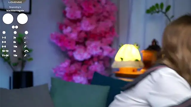 Snapshot of EdlinHargus chatting on March 2025 02:27:02 AM EdlinHargus online show from March 2025 02:27:02 AM