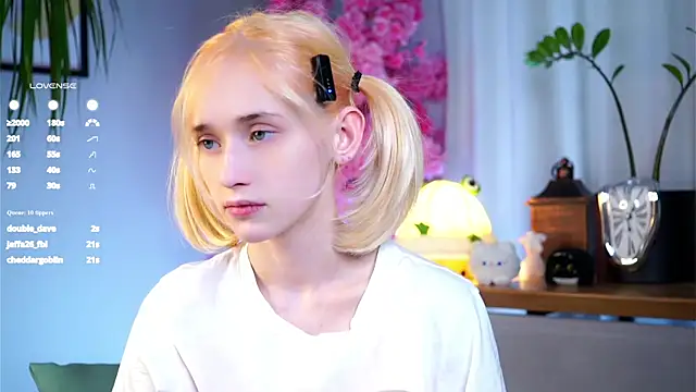 Snapshot of EdlinHargus chatting on March 2025 06:41:02 AM EdlinHargus online show from March 2025 06:41:02 AM