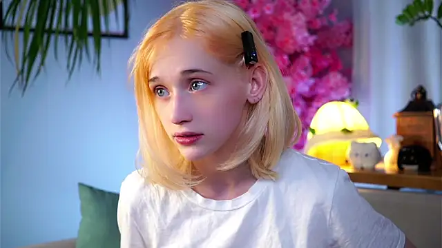 Snapshot of EdlinHargus chatting on March 2025 09:48:02 AM EdlinHargus online show from March 2025 09:48:02 AM