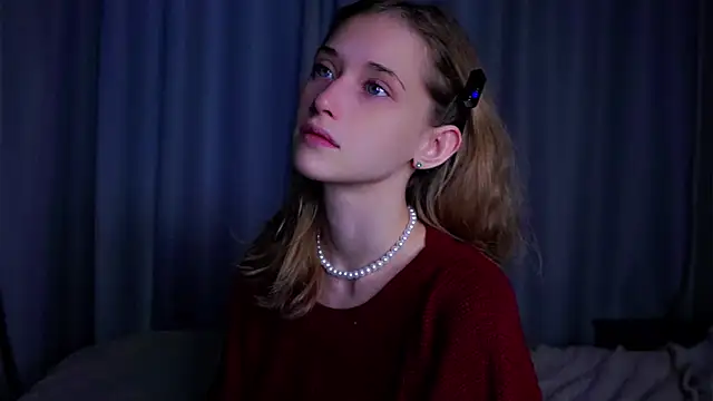 Snapshot of EdlinHargus chatting on September 2025 01:27:01 AM EdlinHargus online show from September 2025 01:27:01 AM