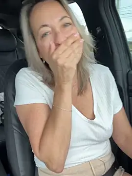 Cherry-red-xo online show from September 2025 04:32:01 PM