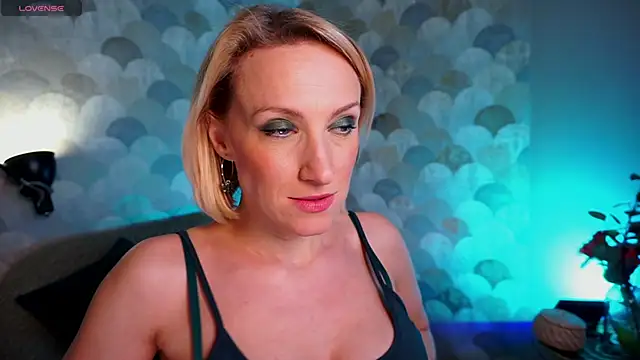 Snapshot of UmaTruewoman chatting on December 2024 09:19:02 AM UmaTruewoman online show from December 2024 09:19:02 AM