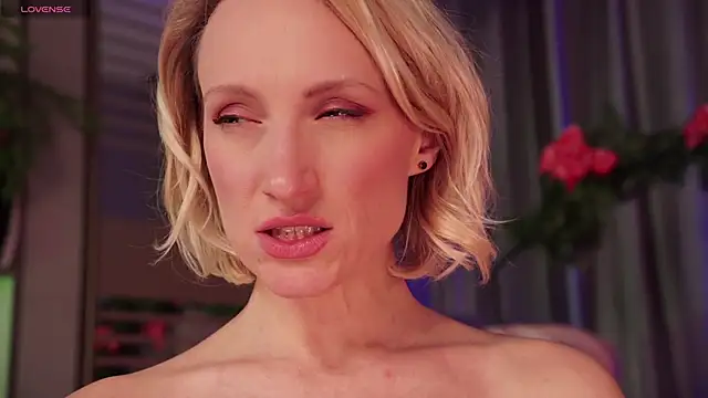 Snapshot of UmaTruewoman chatting on January 2025 09:11:01 AM UmaTruewoman online show from January 2025 09:11:01 AM