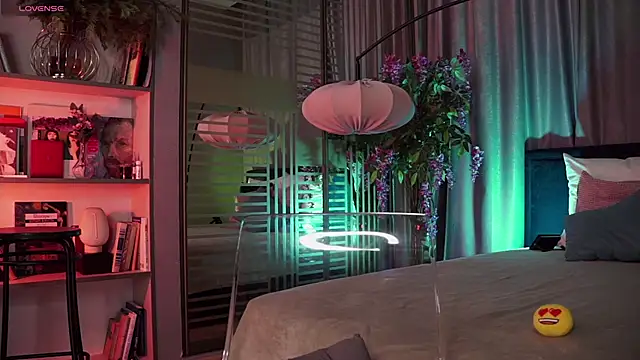 Snapshot of UmaTruewoman chatting on January 2025 12:02:01 PM UmaTruewoman online show from January 2025 12:02:01 PM