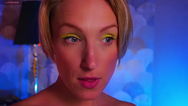 Snapshot of UmaTruewoman chatting on March 2025 11:42:02 AM UmaTruewoman online show from March 2025 11:42:02 AM