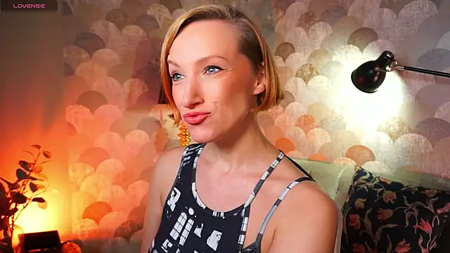 Snapshot of UmaTruewoman chatting on October 2025 05:38:01 AM UmaTruewoman online show from October 2025 05:38:01 AM