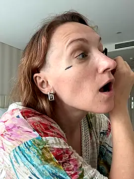 Snapshot of UmaTruewoman chatting on December 2025 01:24:01 AM UmaTruewoman online show from December 2025 01:24:01 AM