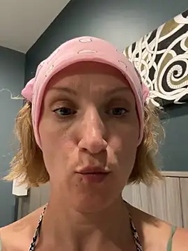 UmaTruewoman online show from April 2026 01:05:02 PM