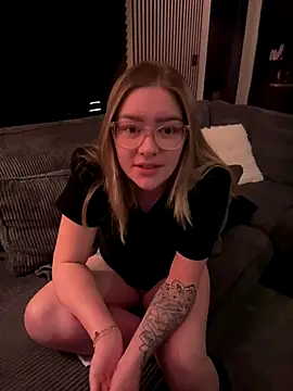 Snapshot of xX_HotCouple_Xx chatting on November 2025 06:01:02 PM xX HotCouple Xx online show from November 2025 06:01:02 PM