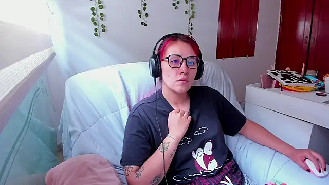 bonnie moon  online show from September 2025 03:17:02 PM