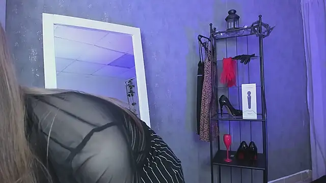 Tina Tayllor online show from September 2025 12:49:01 AM