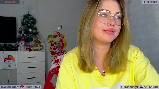 Snapshot of SuchCute chatting on January 2025 03:28:02 AM SuchCute online show from January 2025 03:28:02 AM