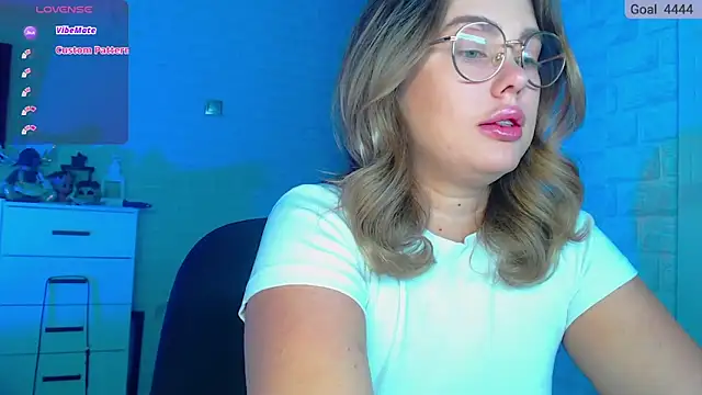 Snapshot of SuchCute chatting on March 2025 01:23:01 AM SuchCute online show from March 2025 01:23:01 AM