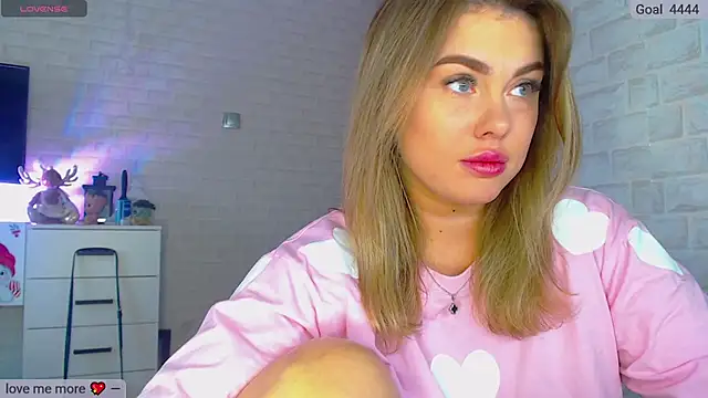 Snapshot of SuchCute chatting on March 2025 02:39:02 AM SuchCute online show from March 2025 02:39:02 AM