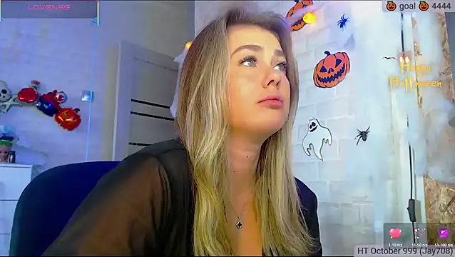 Snapshot of SuchCute chatting on October 2025 04:13:01 AM SuchCute online show from October 2025 04:13:01 AM