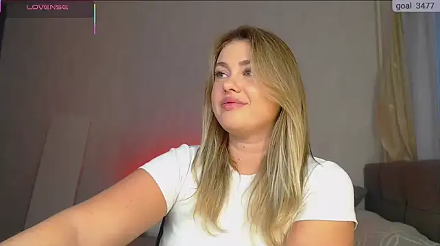 Snapshot of SuchCute chatting on November 2025 01:59:02 AM SuchCute online show from November 2025 01:59:02 AM