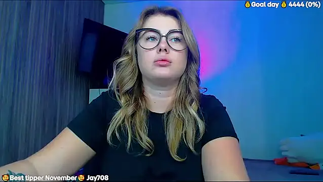 Snapshot of SuchCute chatting on November 2025 03:06:01 AM SuchCute online show from November 2025 03:06:01 AM