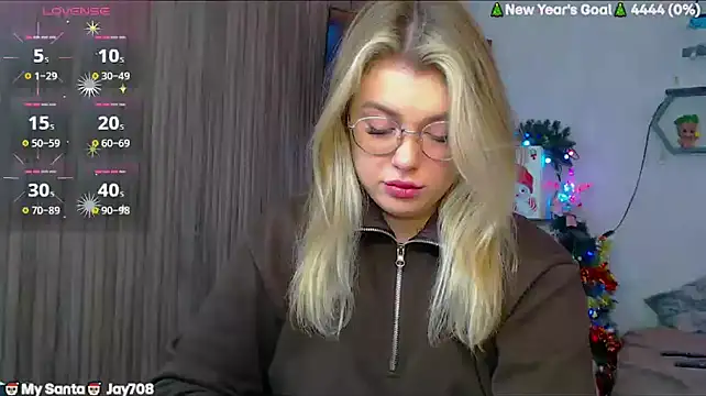 Snapshot of SuchCute chatting on December 2025 03:12:01 AM SuchCute online show from December 2025 03:12:01 AM