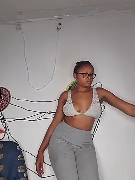 Snapshot of hot-tandy chatting on March 2025 09:27:01 AM hot-tandy online show from March 2025 09:27:01 AM