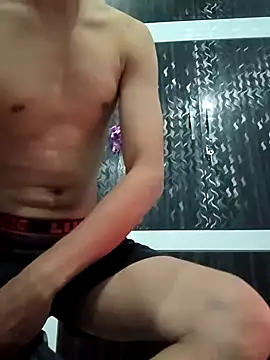 xyrus  online show from February 2025 06:42:02 PM