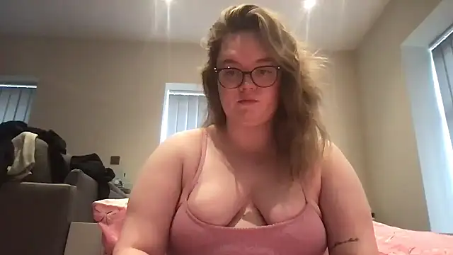honeyyy24 online show from April 2026 09:03:01 AM
