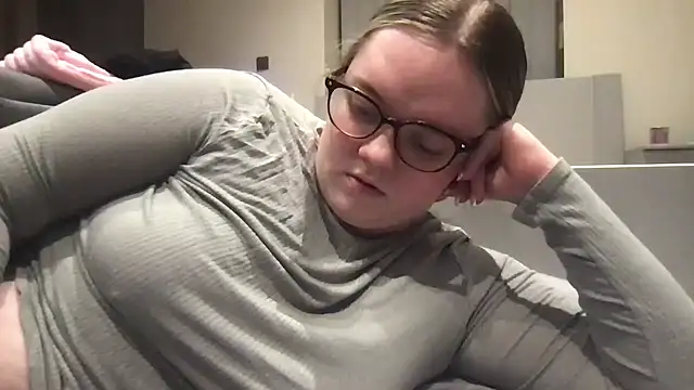 honeyyy24 online show from May 2026 10:48:02 PM