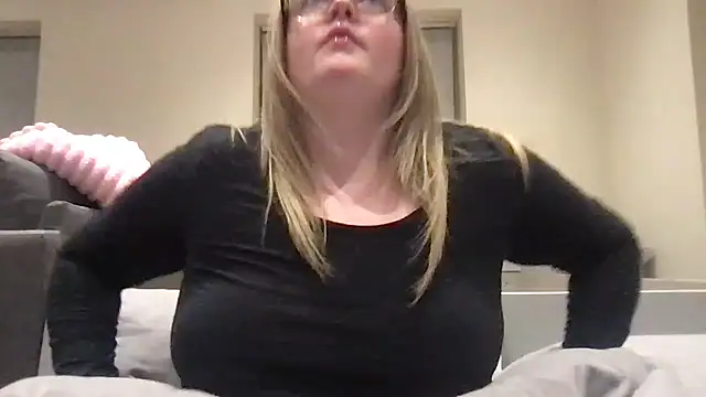 honeyyy24 online show from May 2026 10:27:02 PM