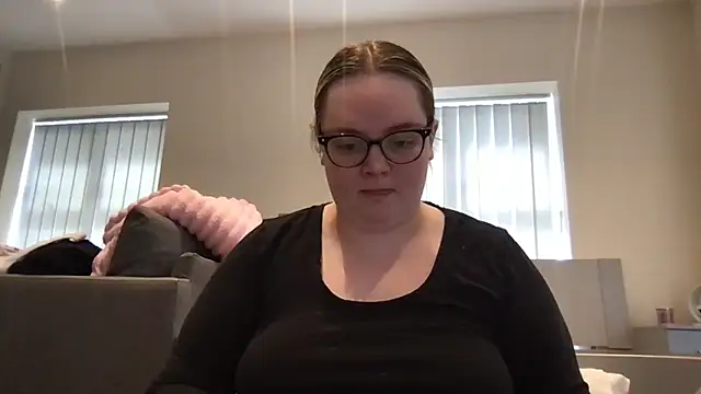 honeyyy24 online show from May 2026 12:23:02 PM