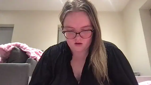 honeyyy24 online show from May 2026 09:22:02 PM