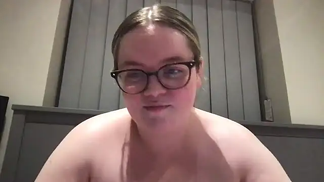 honeyyy24 online show from May 2026 10:28:02 PM