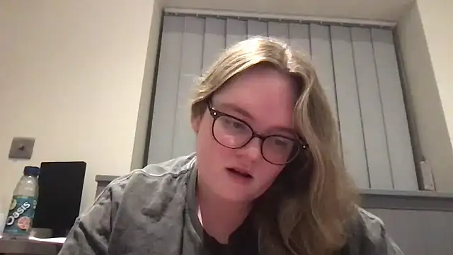 honeyyy24 online show from May 2026 11:24:01 PM