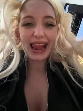 Snapshot of Milkyy_wway chatting on December 2025 06:42:02 AM Milkyy wway online show from December 2025 06:42:02 AM