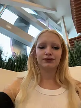 Snapshot of Milkyy_wway chatting on February 2026 07:27:01 AM Milkyy wway online show from February 2026 07:27:01 AM