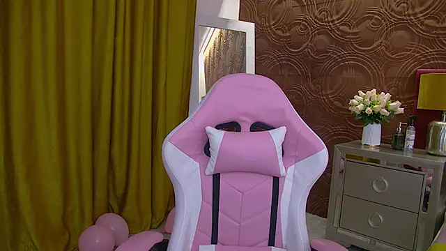 Snapshot of IrisMonn chatting on December 2024 06:14:02 AM IrisMonn online show from December 2024 06:14:02 AM