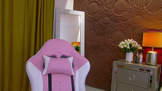 Snapshot of IrisMonn chatting on December 2024 11:39:02 AM IrisMonn online show from December 2024 11:39:02 AM