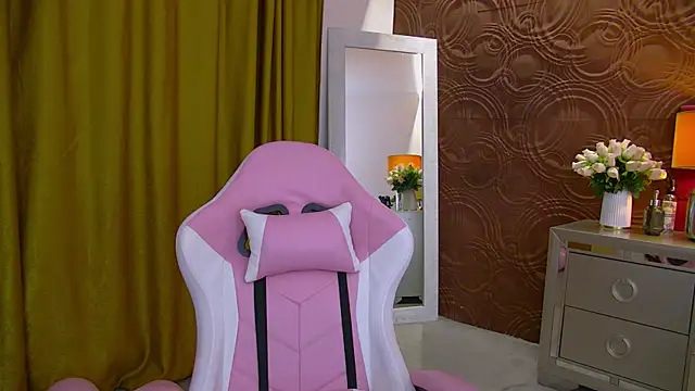 Snapshot of IrisMonn chatting on December 2024 05:47:01 AM IrisMonn online show from December 2024 05:47:01 AM