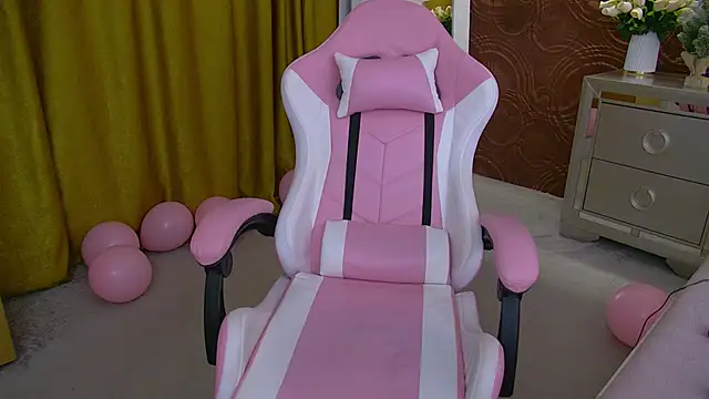 Snapshot of IrisMonn chatting on December 2024 05:39:01 AM IrisMonn online show from December 2024 05:39:01 AM